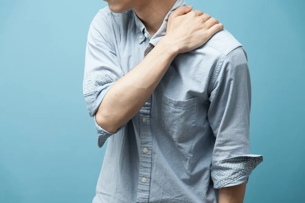 その首こりや肩こり、実は姿勢からきている？ 上越市の伊東整骨院が教える“正しい守り方”